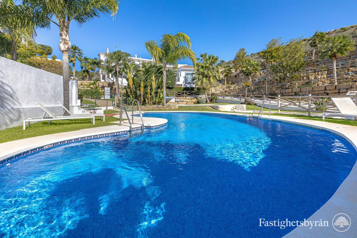 3 Bed Apartment for sale in Benahavís Costa Del Sol, Málaga, Spain