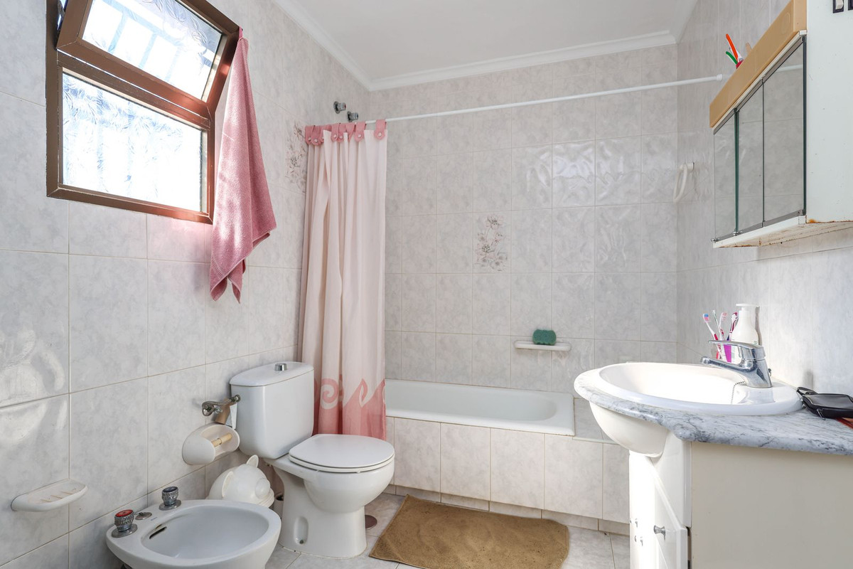 3 Bed Townhouse for sale in Coín Costa Del Sol, Málaga, Spain