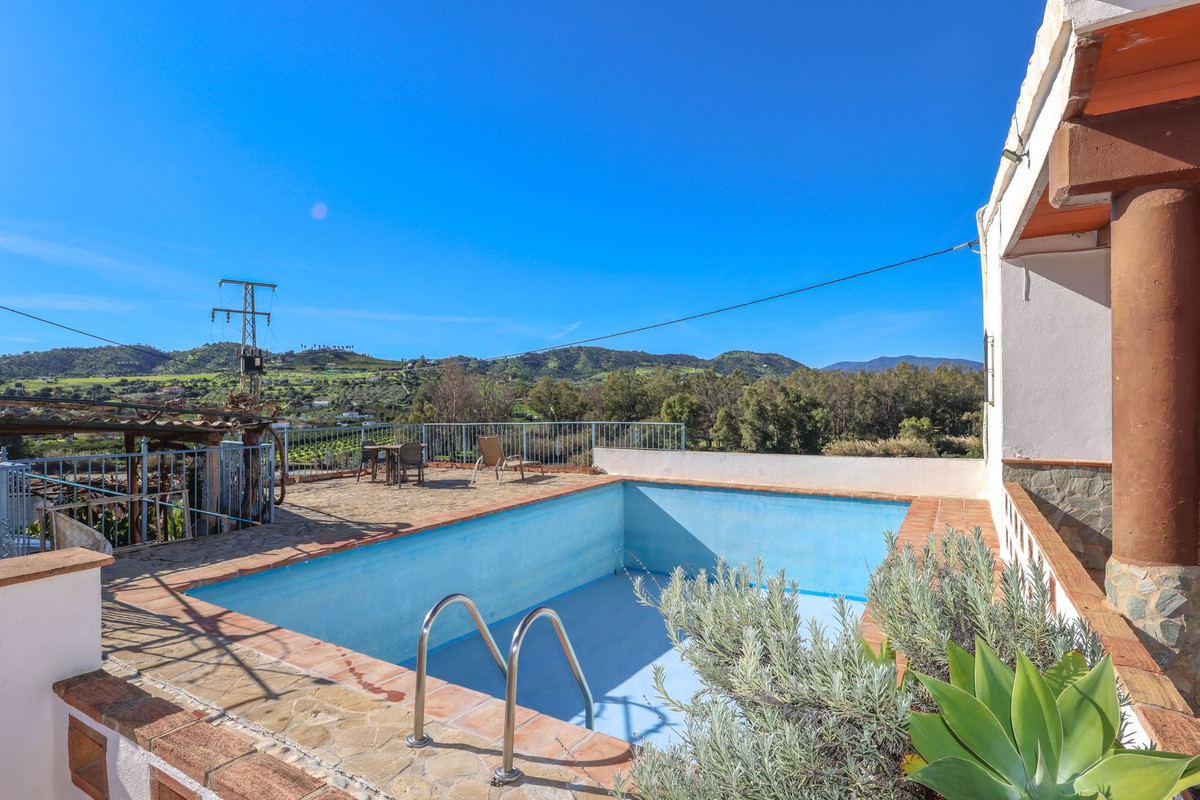 3 Bed Townhouse for sale in Coín Costa Del Sol, Málaga, Spain