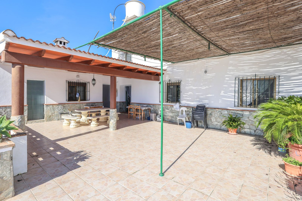 3 Bed Townhouse for sale in Coín Costa Del Sol, Málaga, Spain