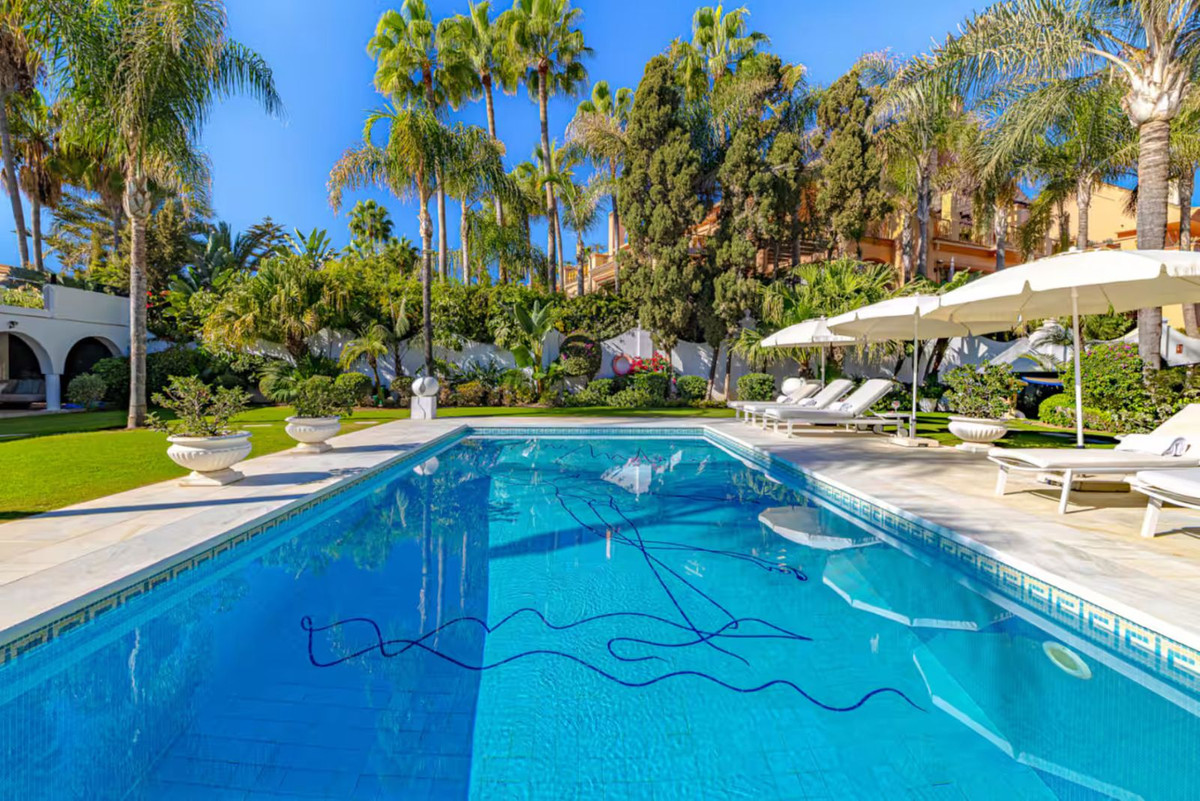 Se vende Villa - Chalet de 10 dormitorios en Costa Del Sol, Málaga, España