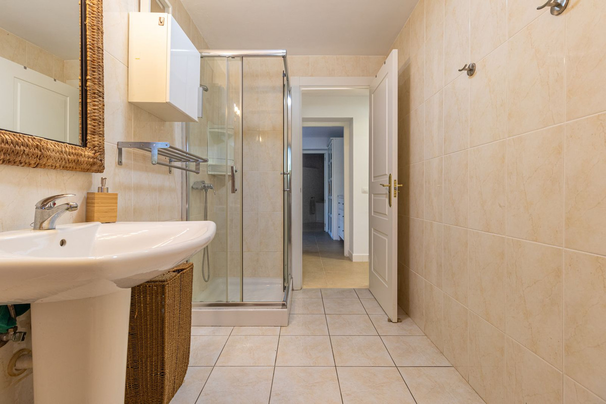 Se vende Villa - Chalet de 6 dormitorios en Costa Del Sol, Málaga, España