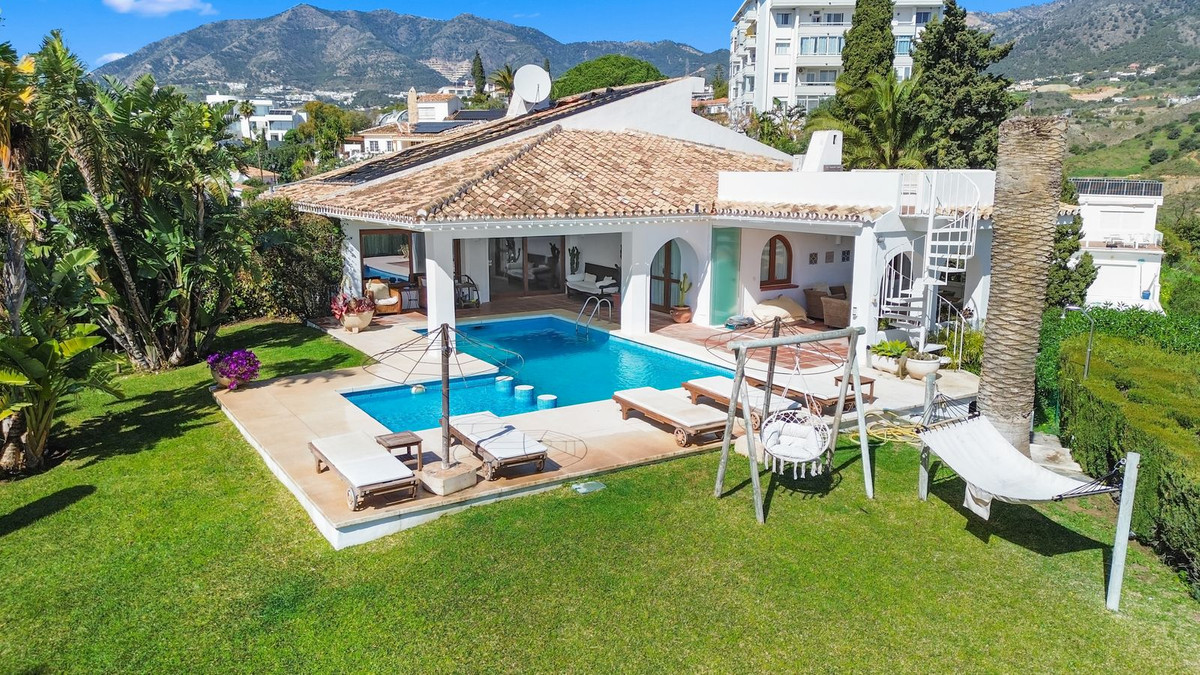 Se vende Villa - Chalet de 6 dormitorios en Costa Del Sol, Málaga, España