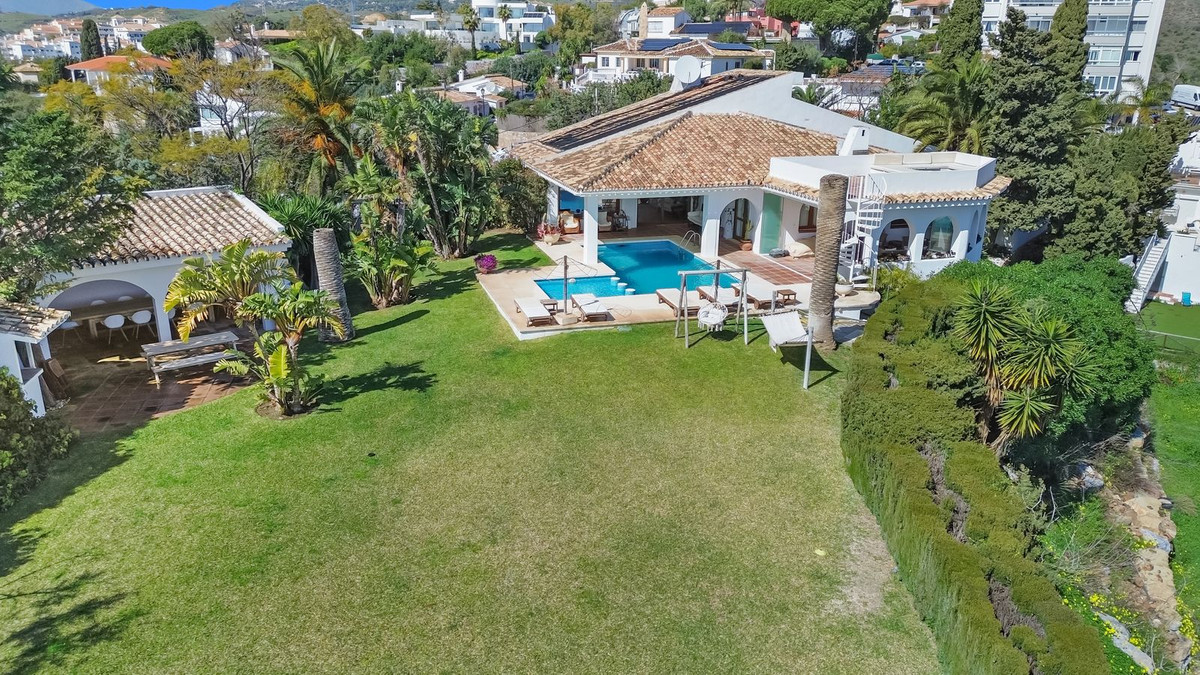 Se vende Villa - Chalet de 6 dormitorios en Costa Del Sol, Málaga, España