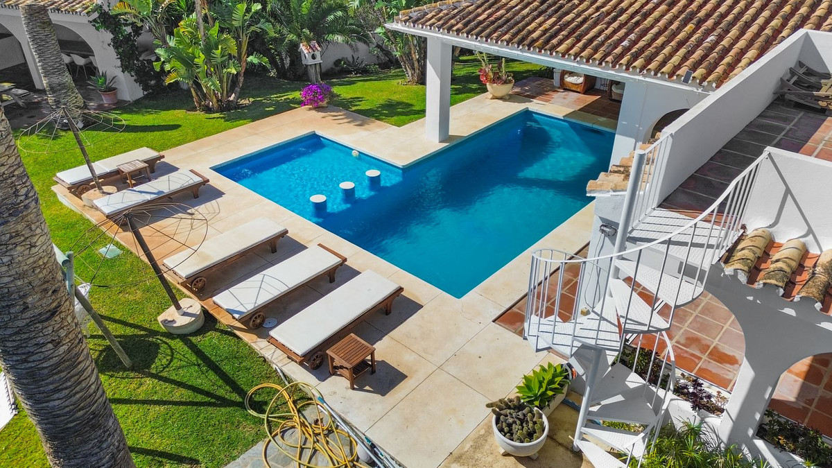 Se vende Villa - Chalet de 6 dormitorios en Costa Del Sol, Málaga, España