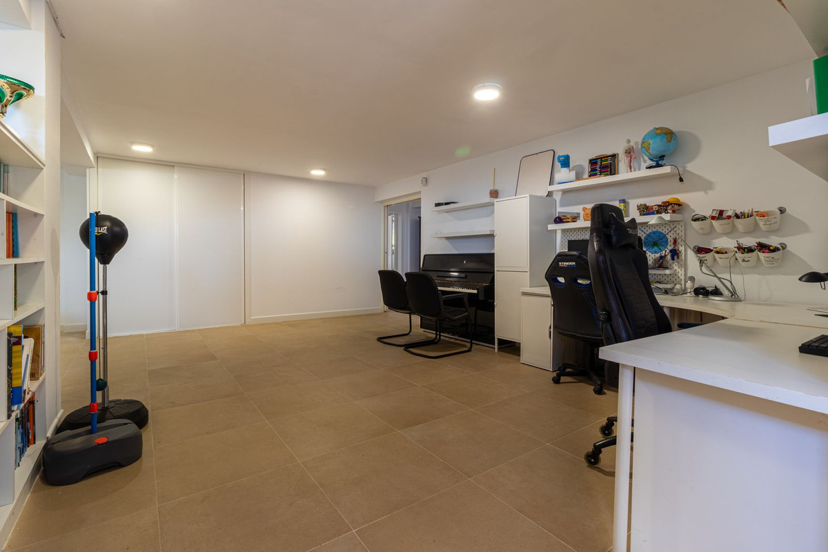 Se vende Villa - Chalet de 6 dormitorios en Costa Del Sol, Málaga, España