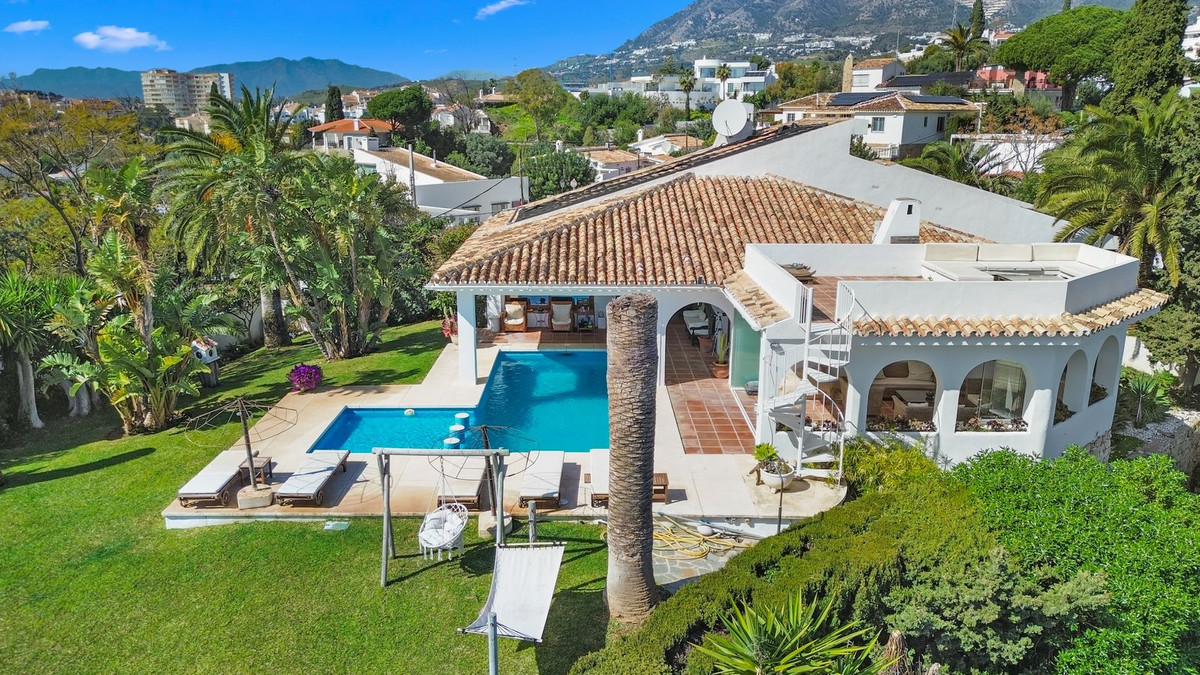 Se vende Villa - Chalet de 6 dormitorios en Costa Del Sol, Málaga, España