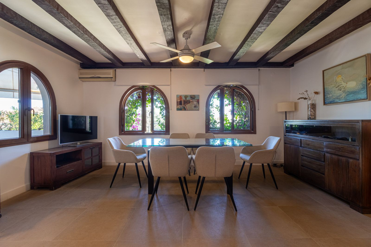 Se vende Villa - Chalet de 6 dormitorios en Costa Del Sol, Málaga, España