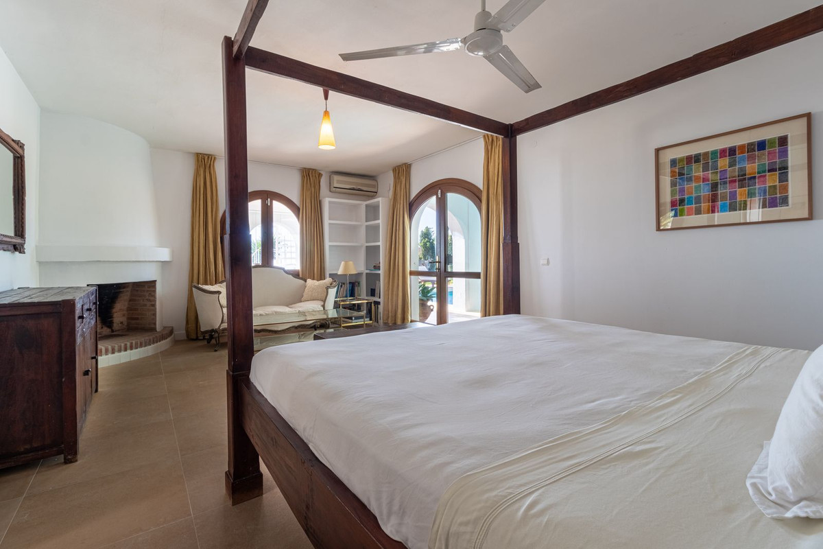 Se vende Villa - Chalet de 6 dormitorios en Costa Del Sol, Málaga, España