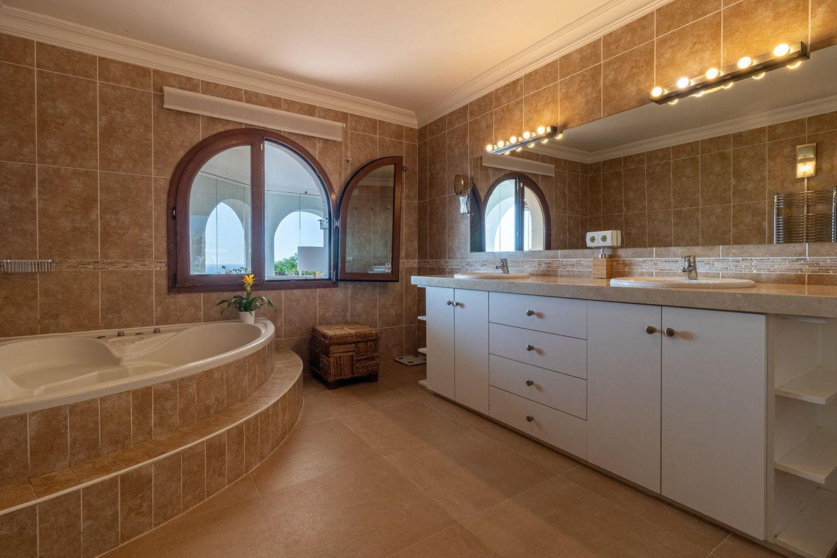 Se vende Villa - Chalet de 6 dormitorios en Costa Del Sol, Málaga, España