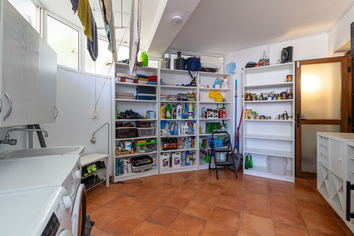 Se vende Villa - Chalet de 6 dormitorios en Costa Del Sol, Málaga, España