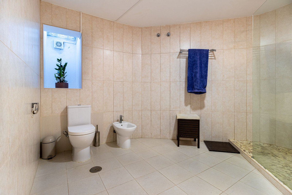 Se vende Villa - Chalet de 6 dormitorios en Costa Del Sol, Málaga, España