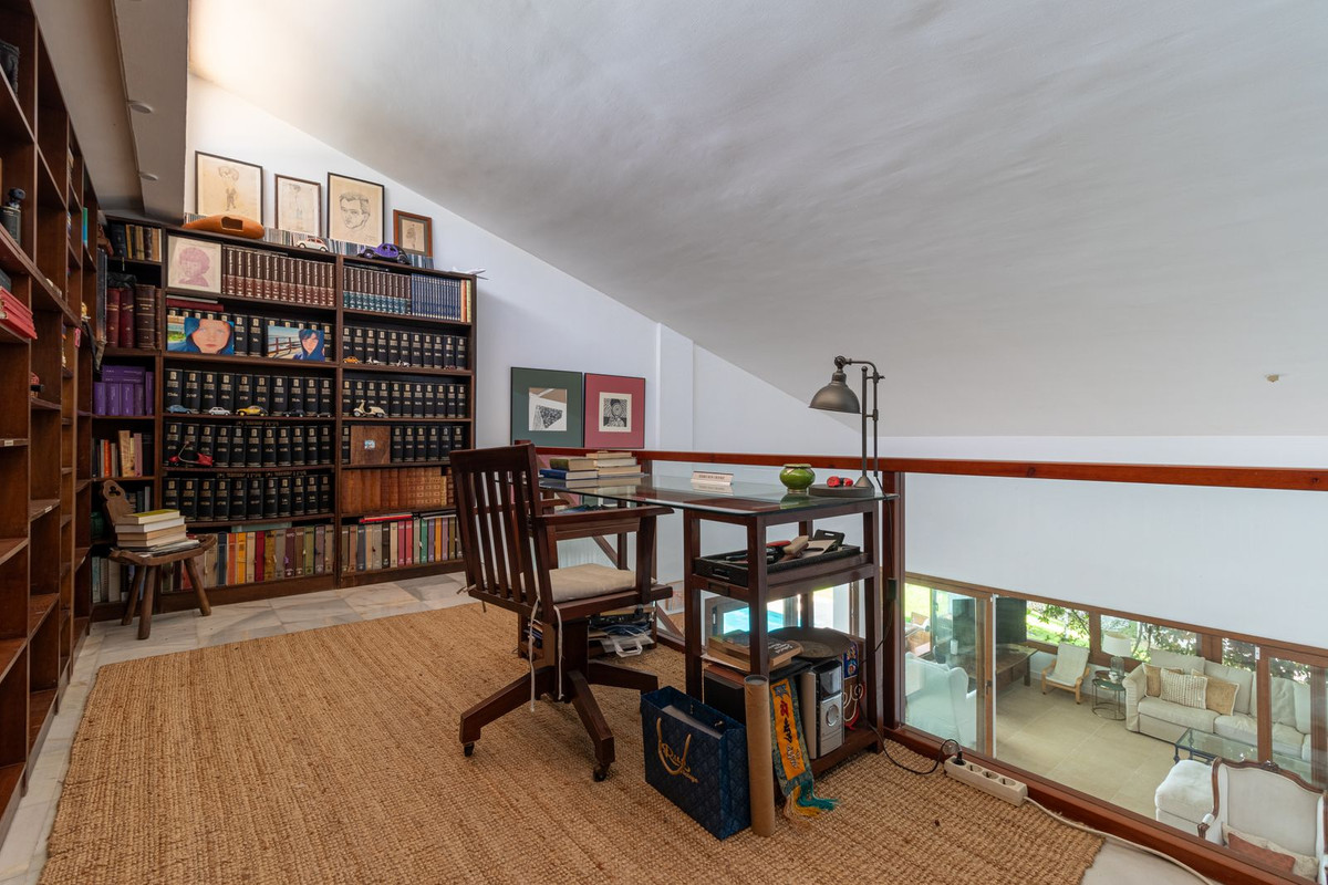 Se vende Villa - Chalet de 6 dormitorios en Costa Del Sol, Málaga, España
