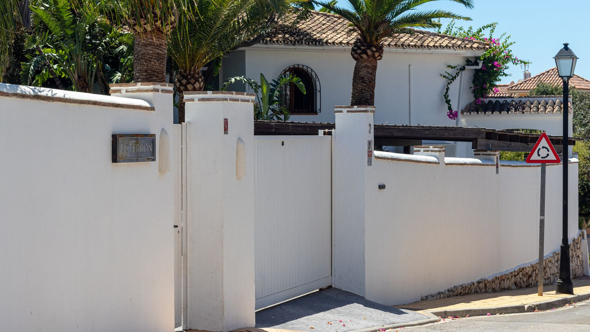Se vende Villa - Chalet de 6 dormitorios en Costa Del Sol, Málaga, España
