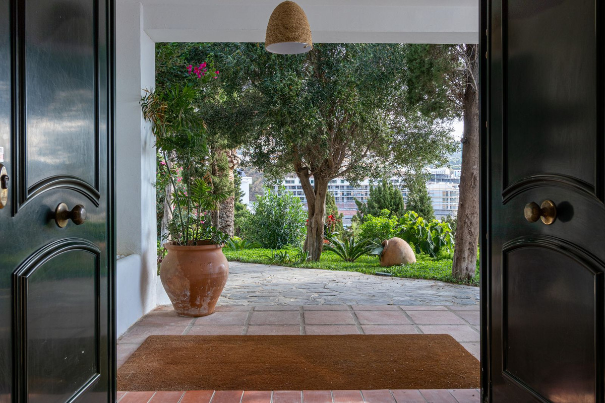 Se vende Villa - Chalet de 6 dormitorios en Costa Del Sol, Málaga, España