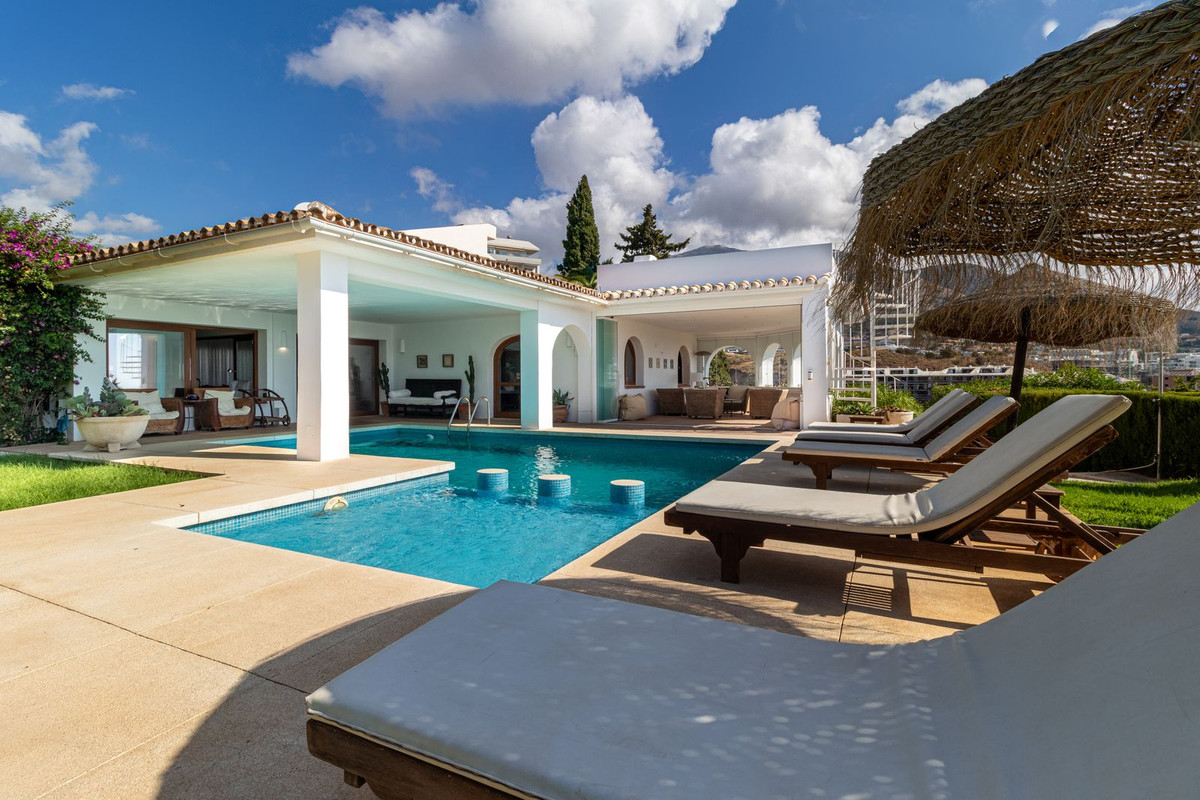 Se vende Villa - Chalet de 6 dormitorios en Costa Del Sol, Málaga, España