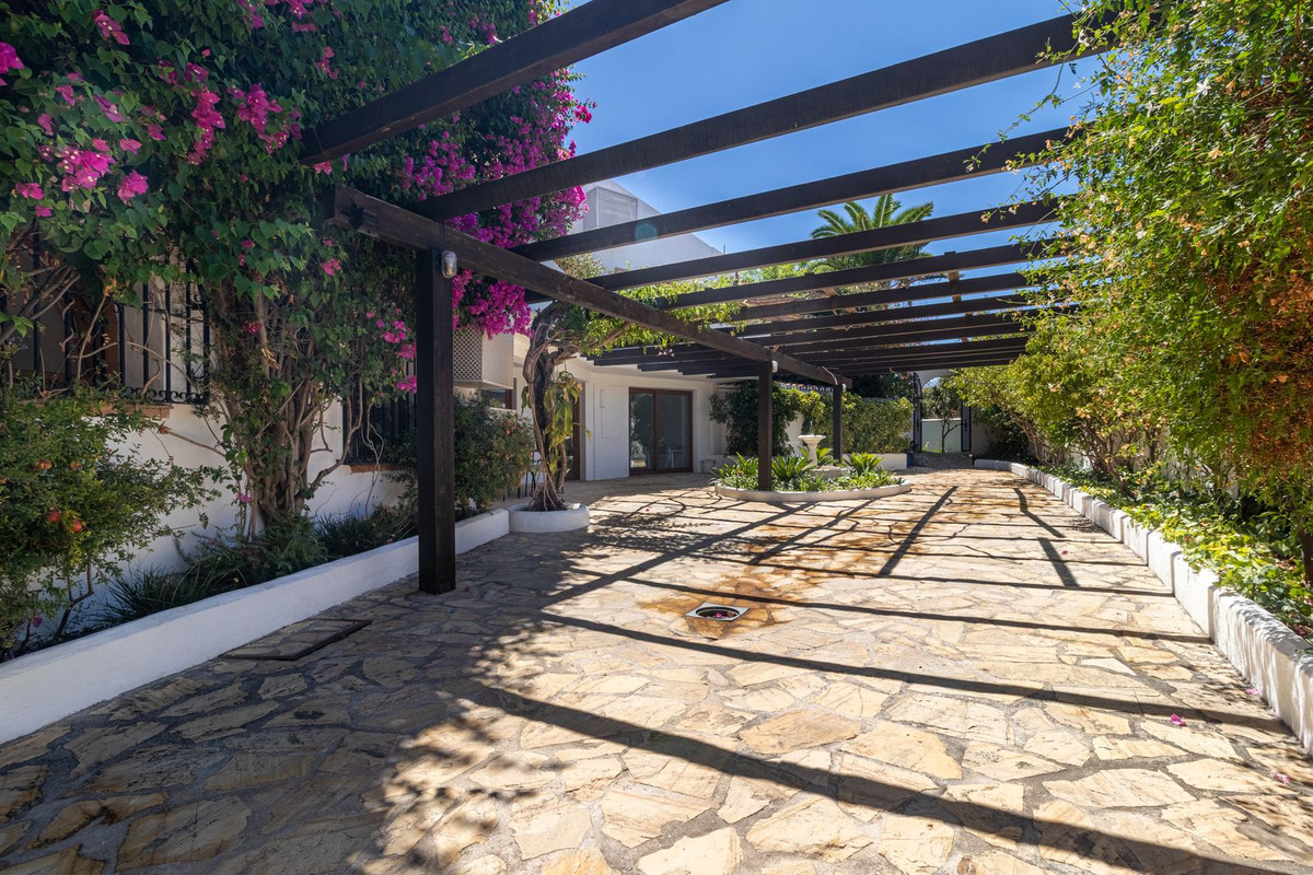 Se vende Villa - Chalet de 6 dormitorios en Costa Del Sol, Málaga, España