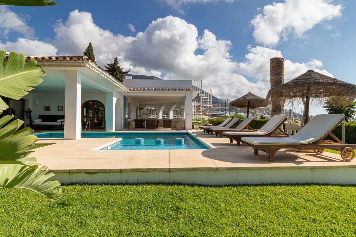 Se vende Villa - Chalet de 6 dormitorios en Costa Del Sol, Málaga, España