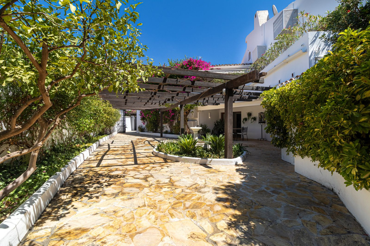 Se vende Villa - Chalet de 6 dormitorios en Costa Del Sol, Málaga, España