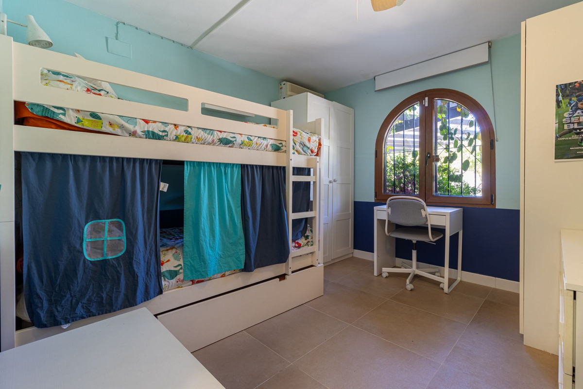 Se vende Villa - Chalet de 6 dormitorios en Costa Del Sol, Málaga, España