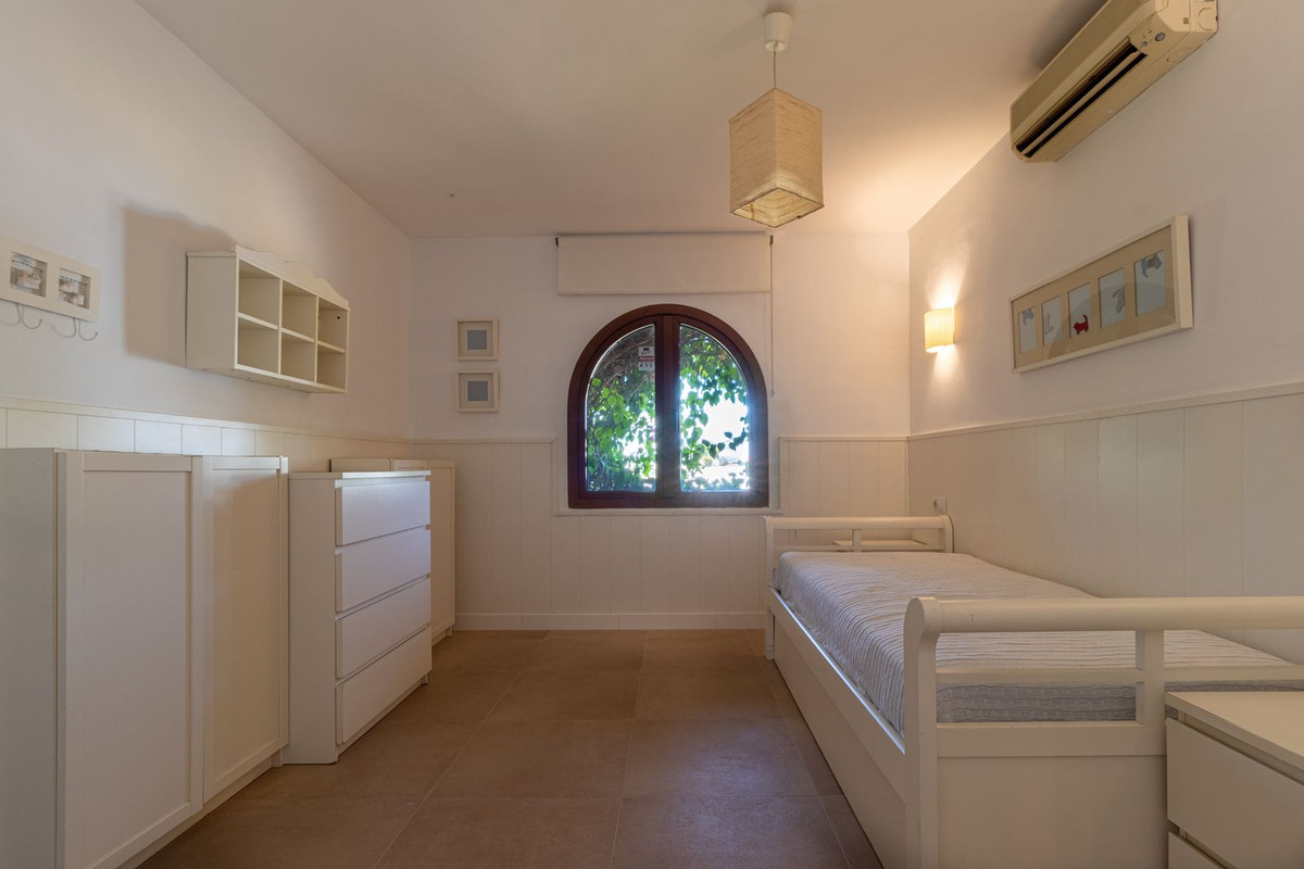 Se vende Villa - Chalet de 6 dormitorios en Costa Del Sol, Málaga, España