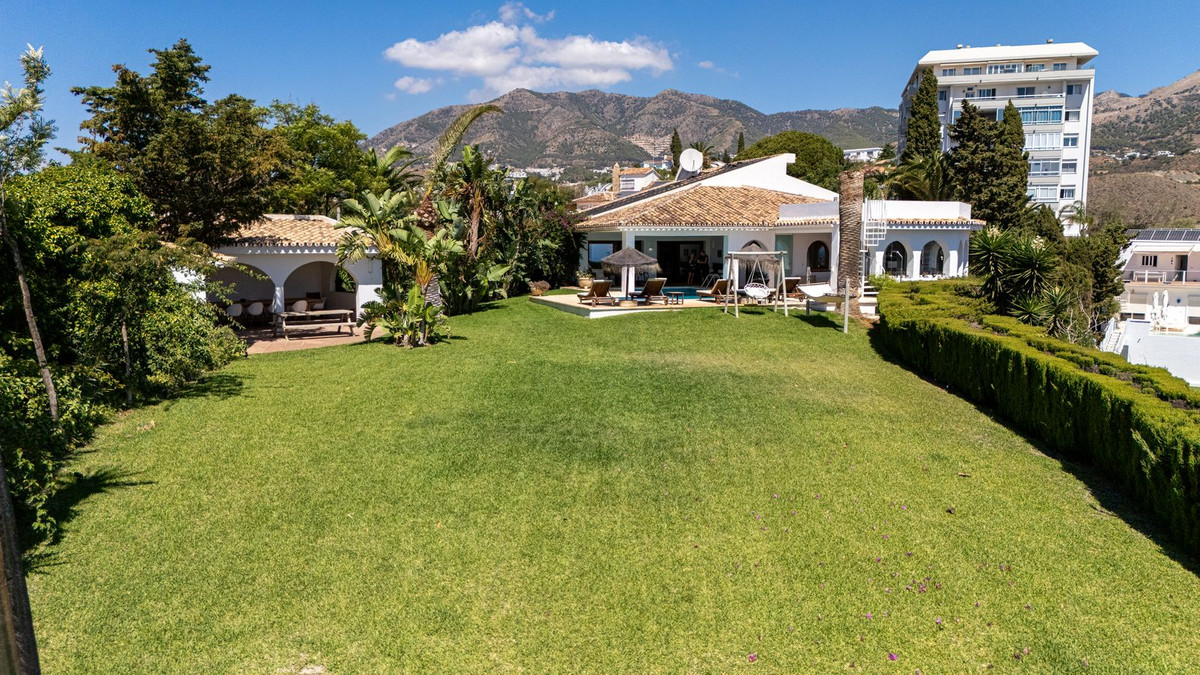 Se vende Villa - Chalet de 6 dormitorios en Costa Del Sol, Málaga, España