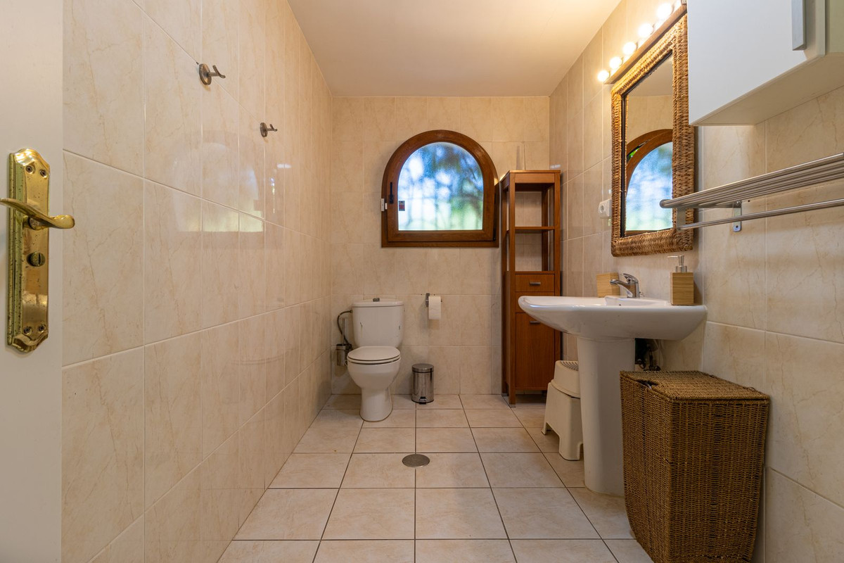 Se vende Villa - Chalet de 6 dormitorios en Costa Del Sol, Málaga, España