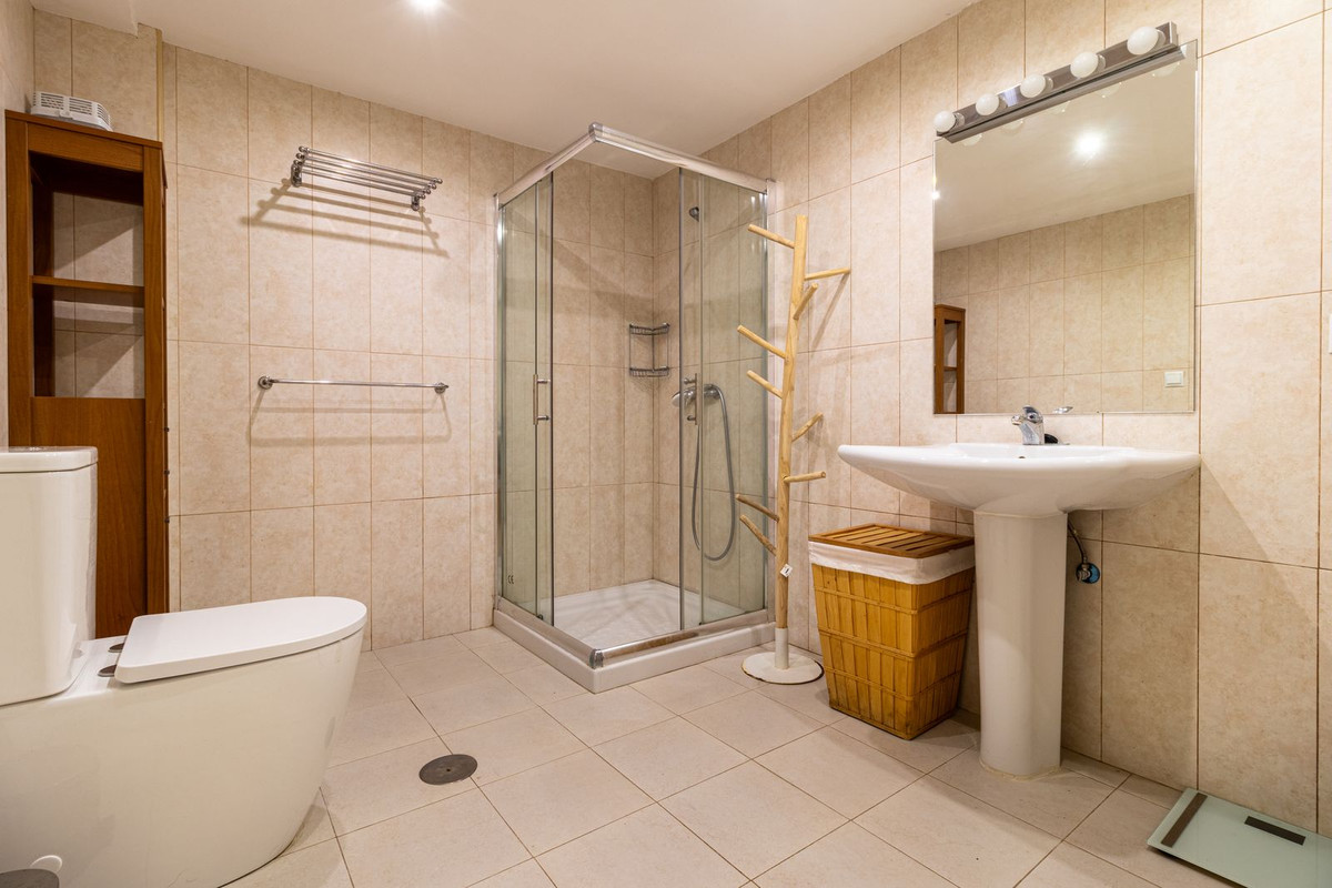 Se vende Villa - Chalet de 6 dormitorios en Costa Del Sol, Málaga, España