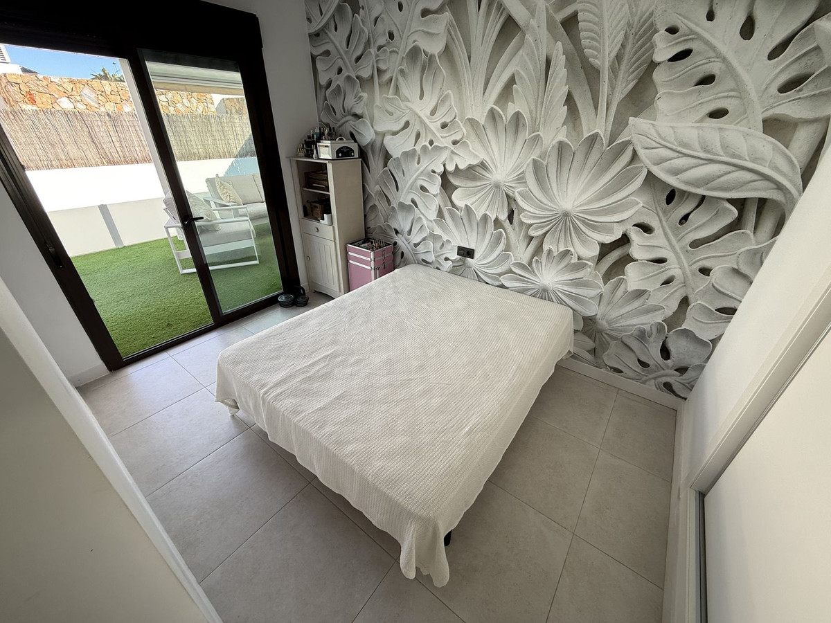 Se vende Villa - Chalet de 3 dormitorios en Costa Blanca, Alicante, España