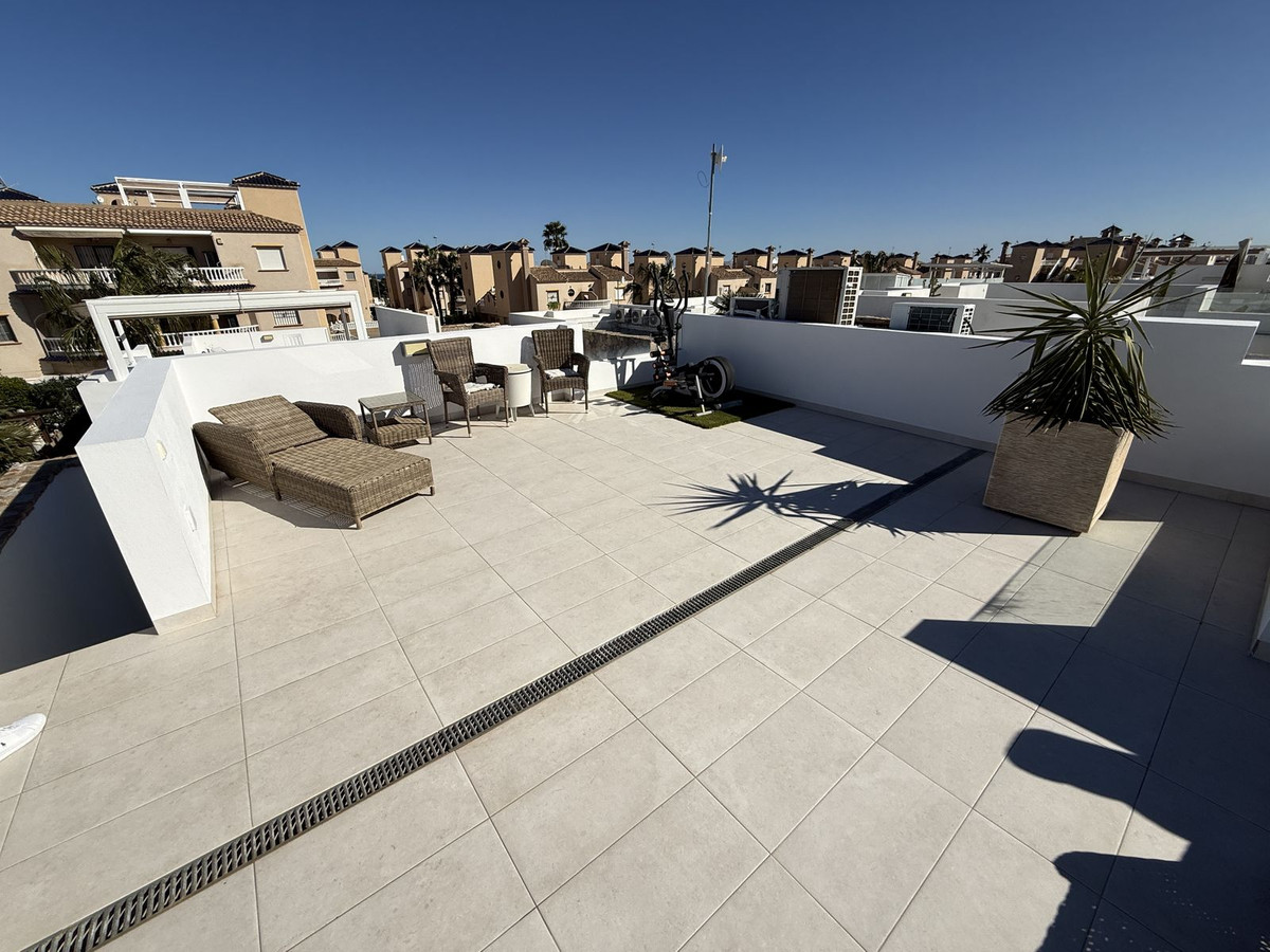 Se vende Villa - Chalet de 3 dormitorios en Costa Blanca, Alicante, España