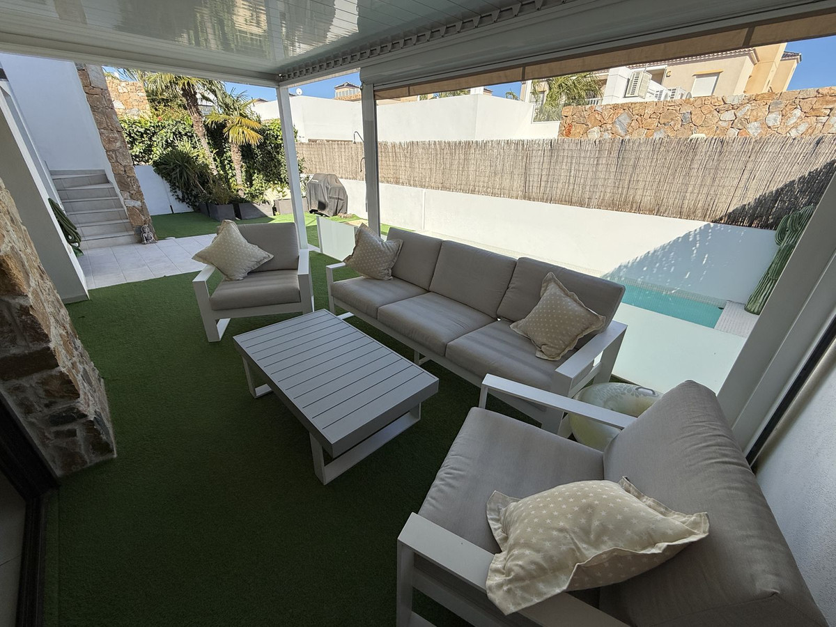 Se vende Villa - Chalet de 3 dormitorios en Costa Blanca, Alicante, España