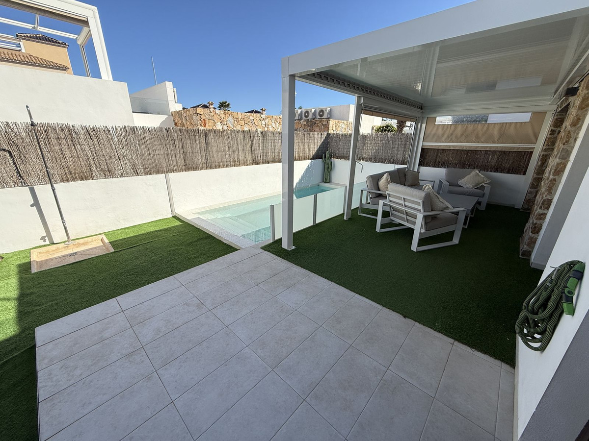 Se vende Villa - Chalet de 3 dormitorios en Costa Blanca, Alicante, España