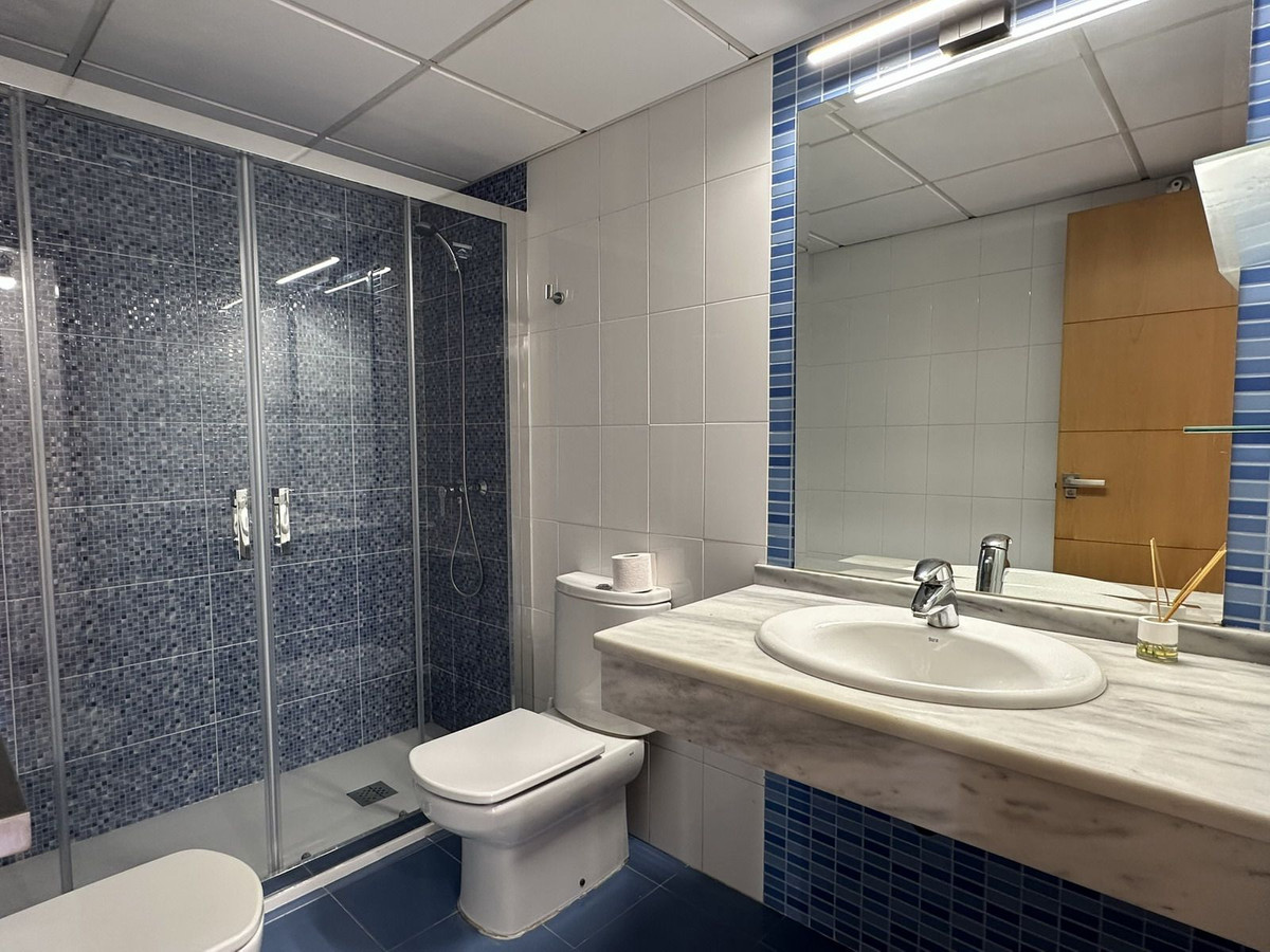 Se vende Apartamento Planta Media de 2 dormitorios en Costa Del Sol, Málaga, España