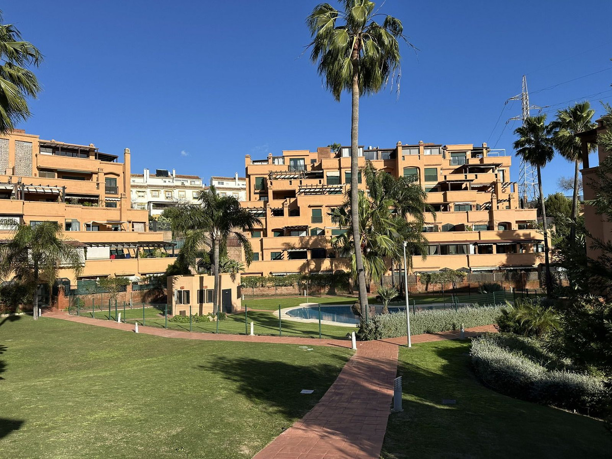 Se vende Apartamento Planta Media de 2 dormitorios en Costa Del Sol, Málaga, España