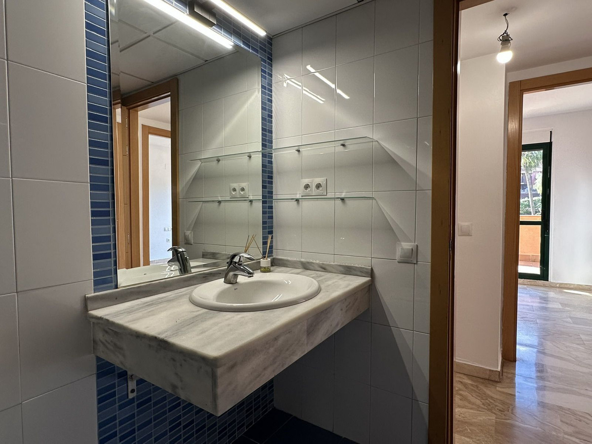 Se vende Apartamento Planta Media de 2 dormitorios en Costa Del Sol, Málaga, España