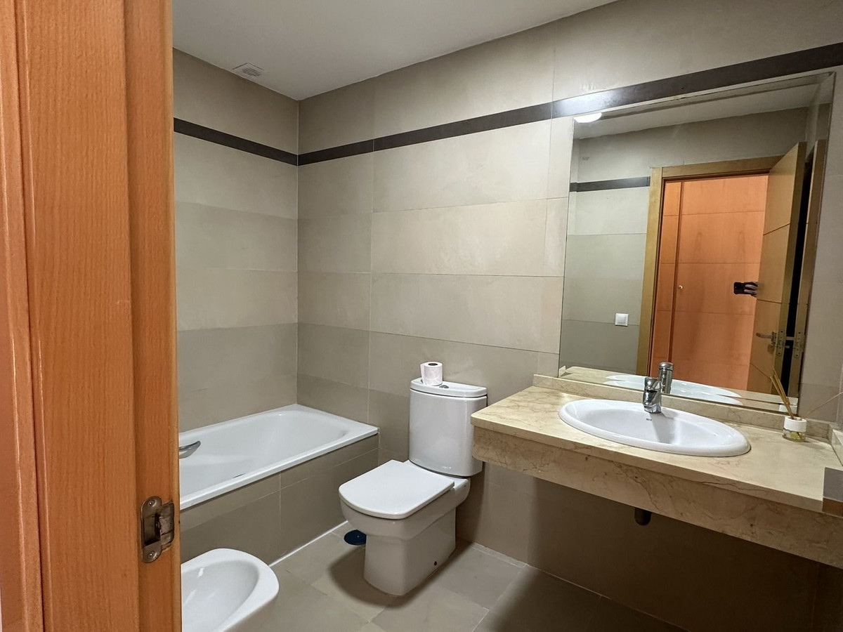 Se vende Apartamento Planta Media de 2 dormitorios en Costa Del Sol, Málaga, España