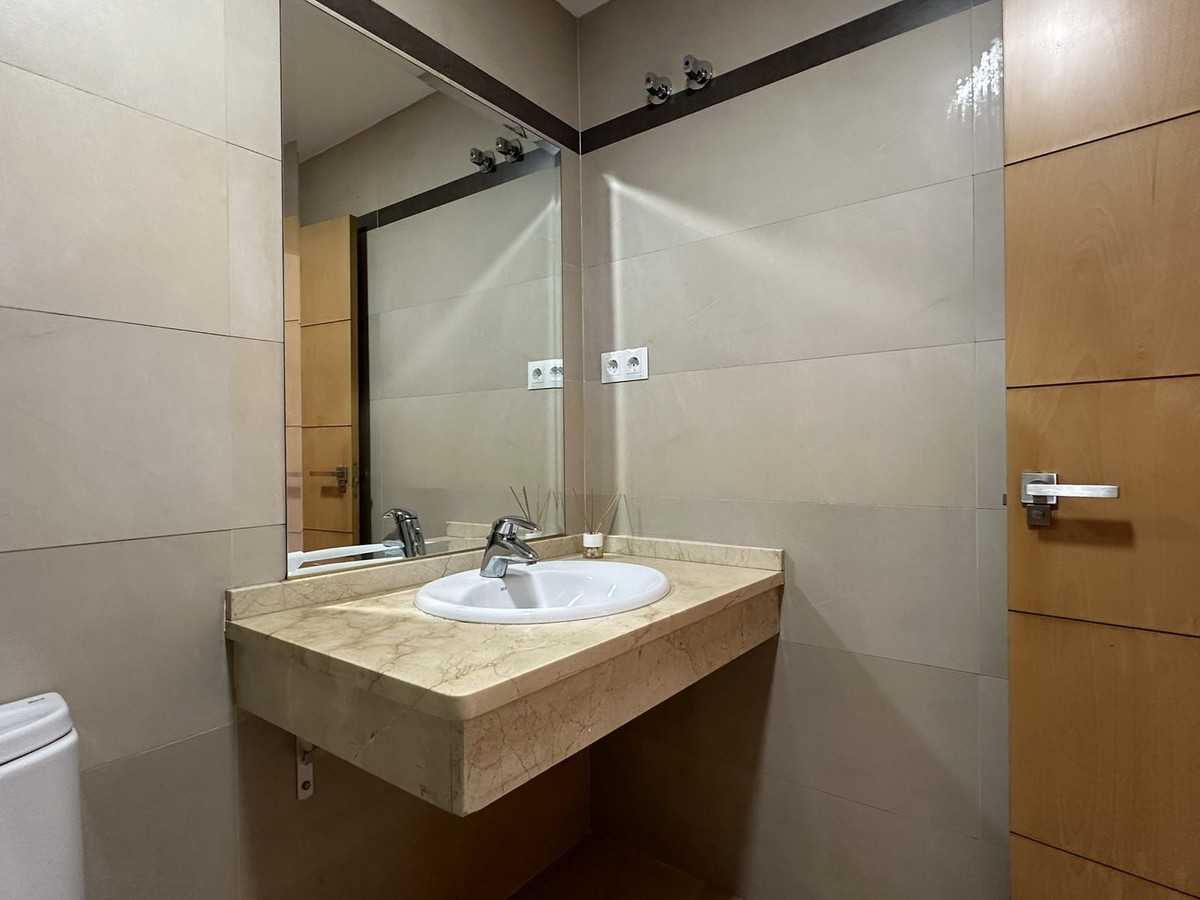Se vende Apartamento Planta Media de 2 dormitorios en Costa Del Sol, Málaga, España
