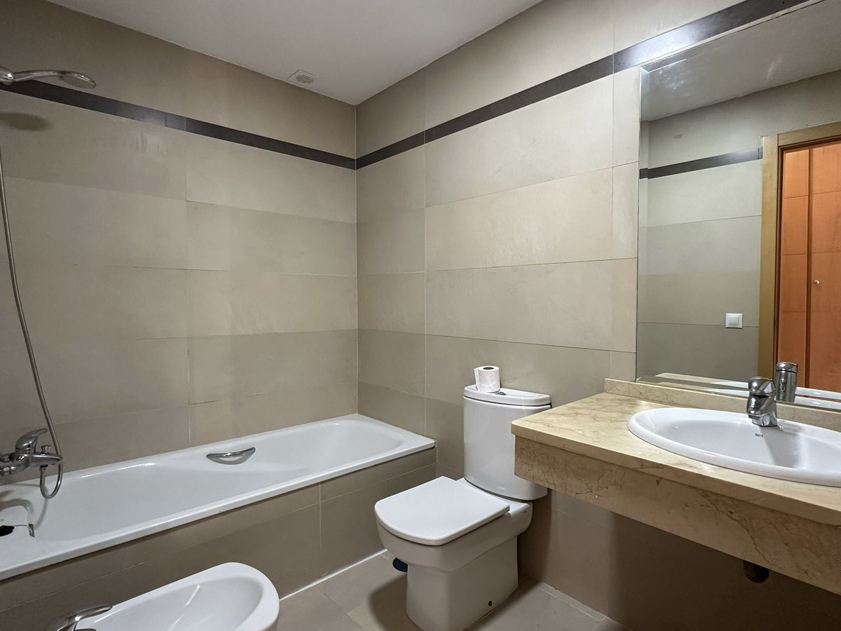 Se vende Apartamento Planta Media de 2 dormitorios en Costa Del Sol, Málaga, España