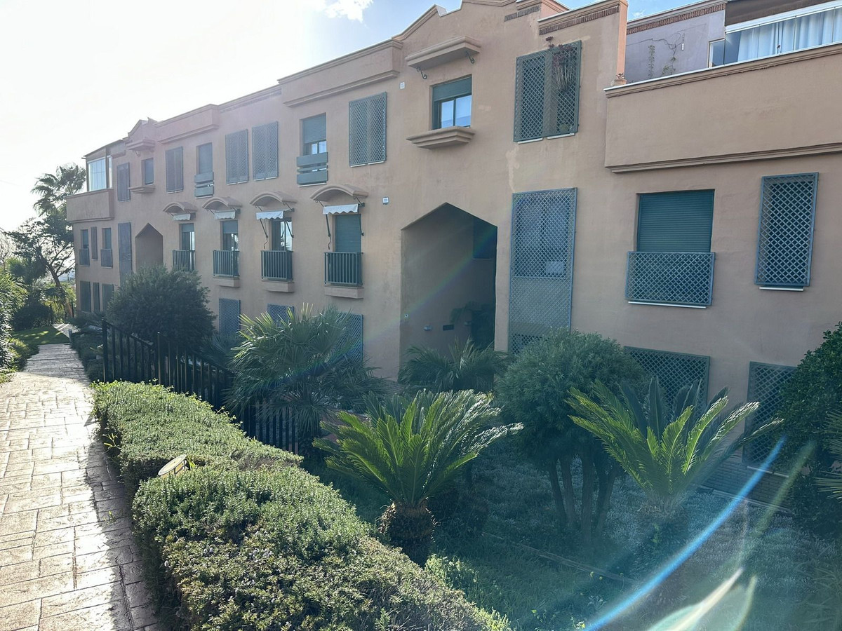 Se vende Apartamento Planta Media de 2 dormitorios en Costa Del Sol, Málaga, España