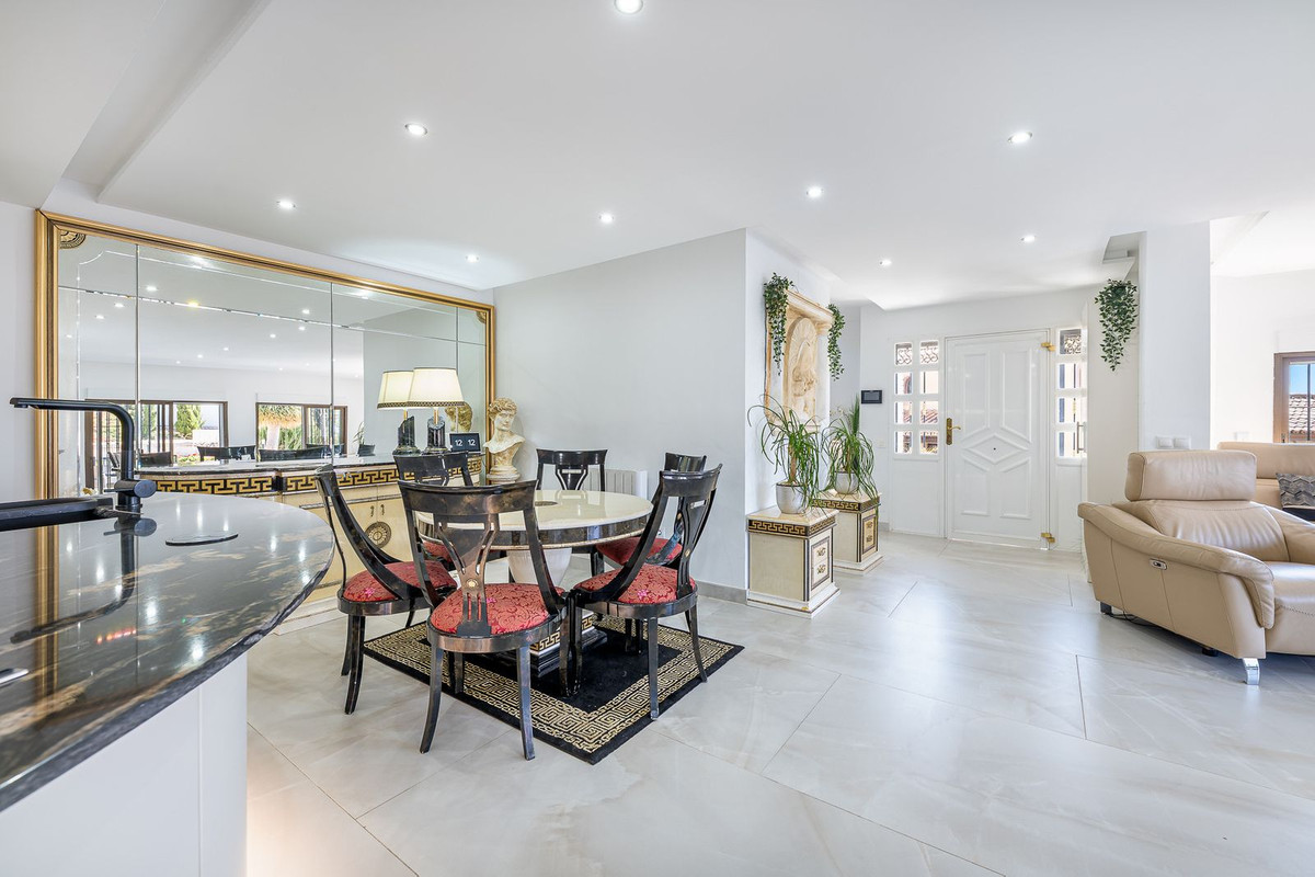 Se vende Villa - Chalet de 4 dormitorios en Costa Del Sol, Málaga, España