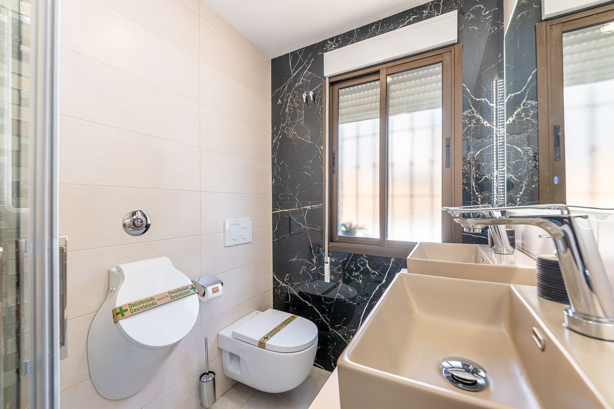 Se vende Villa - Chalet de 4 dormitorios en Costa Del Sol, Málaga, España