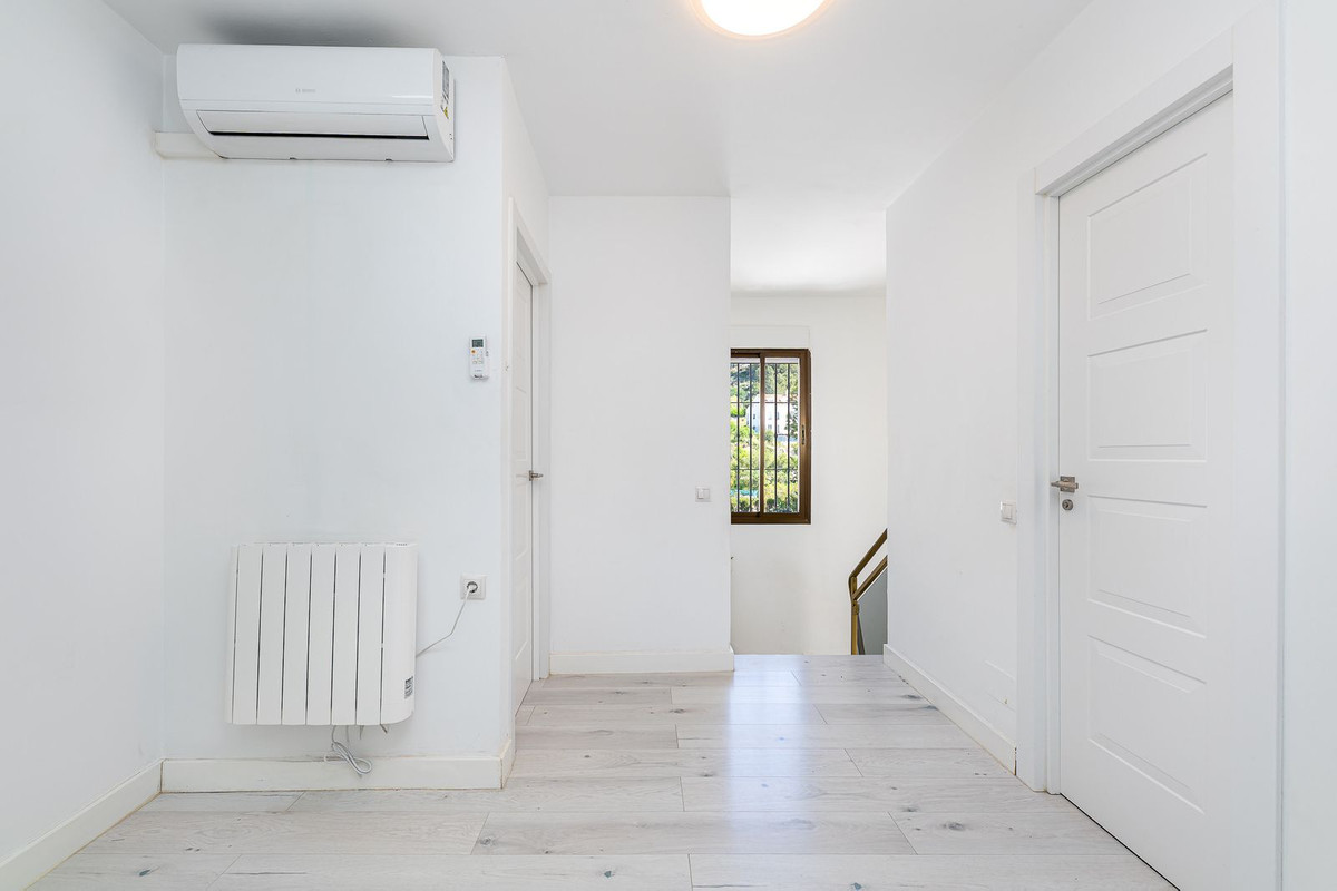 Se vende Villa - Chalet de 4 dormitorios en Costa Del Sol, Málaga, España