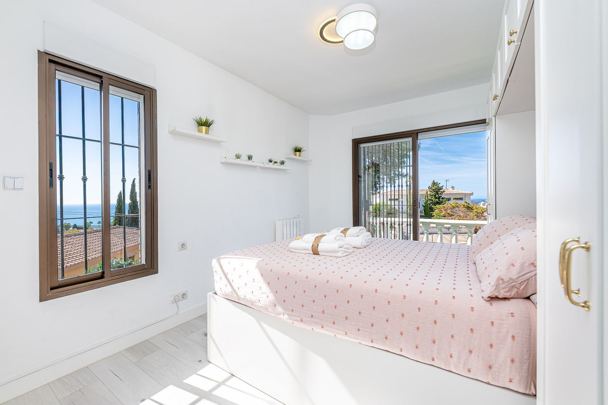 Se vende Villa - Chalet de 4 dormitorios en Costa Del Sol, Málaga, España