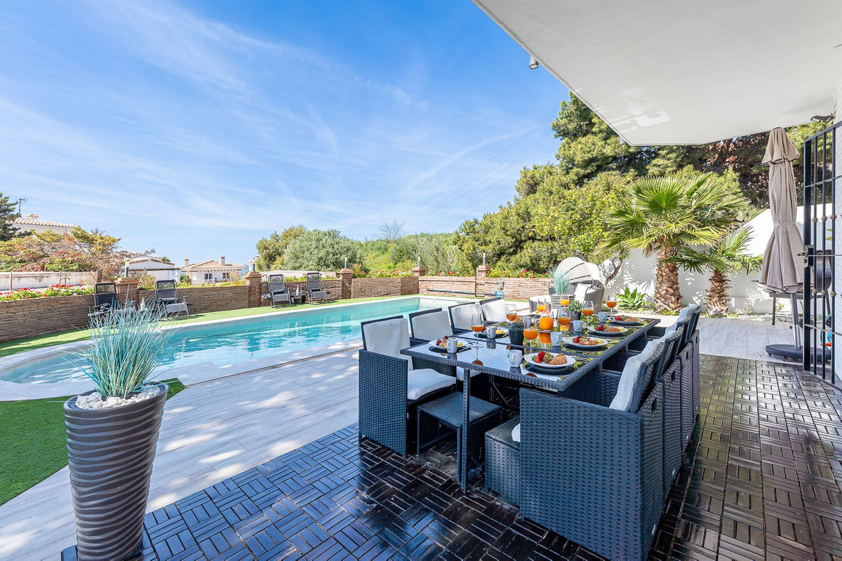 Se vende Villa - Chalet de 4 dormitorios en Costa Del Sol, Málaga, España