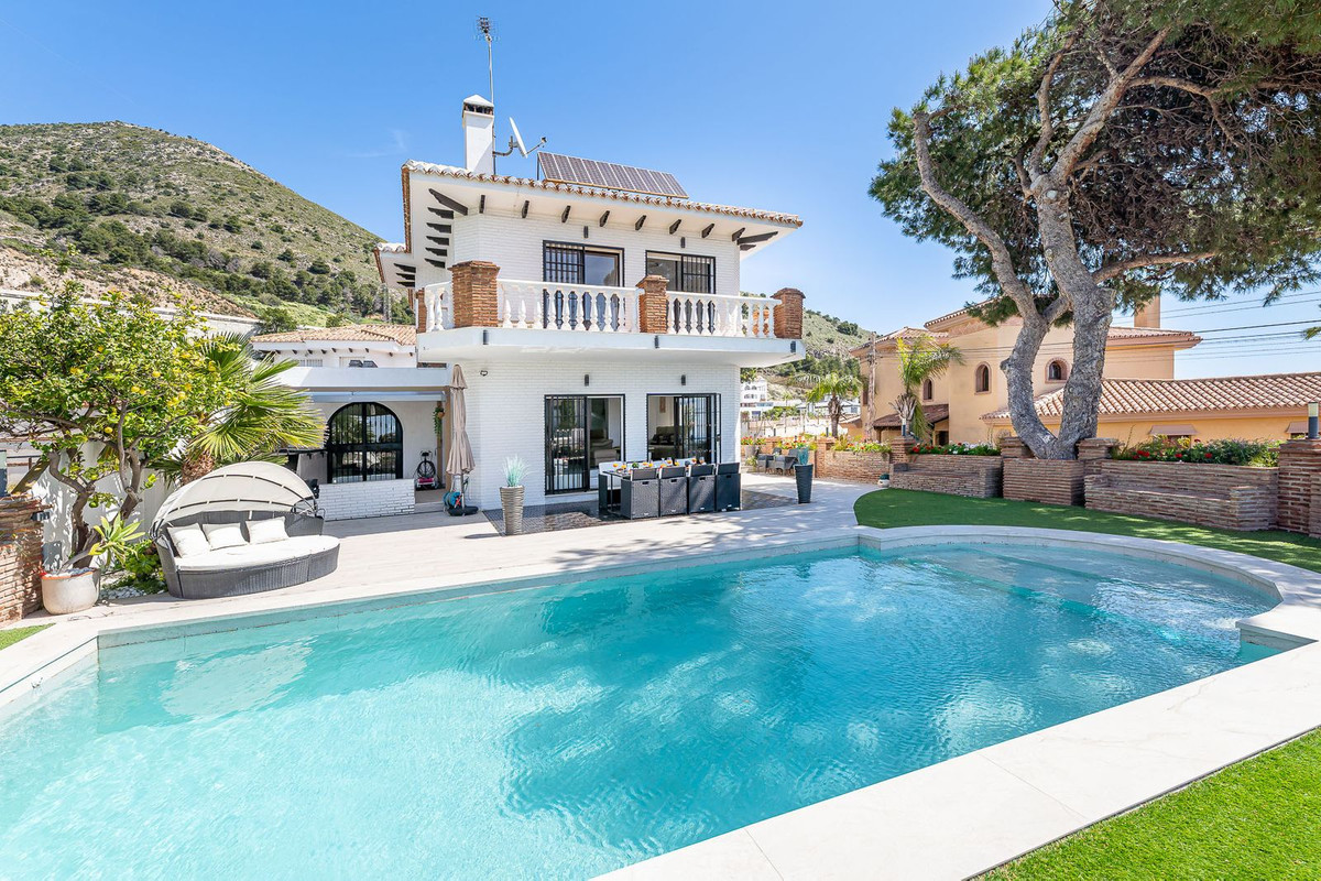 Se vende Villa - Chalet de 4 dormitorios en Costa Del Sol, Málaga, España