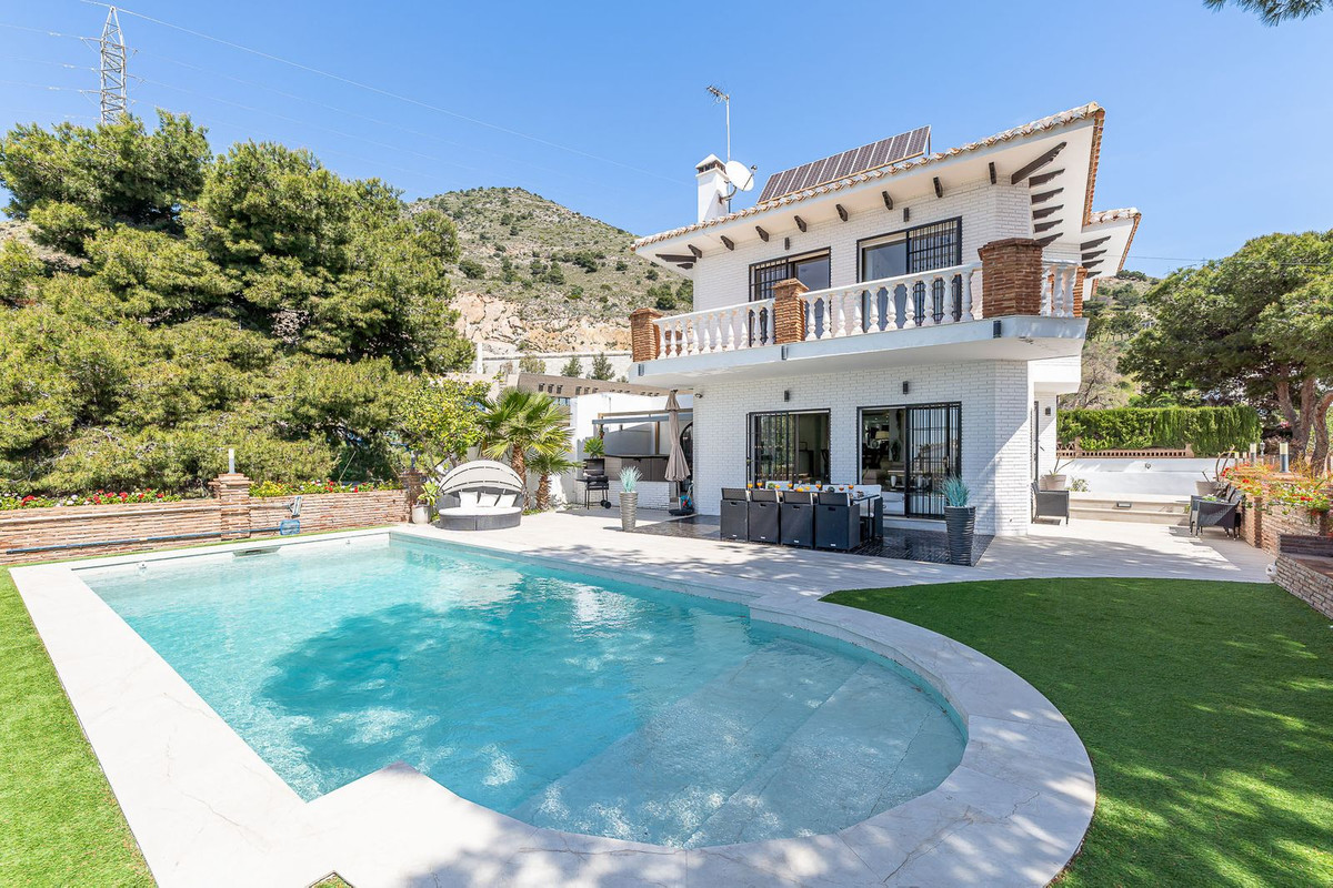 Se vende Villa - Chalet de 4 dormitorios en Costa Del Sol, Málaga, España