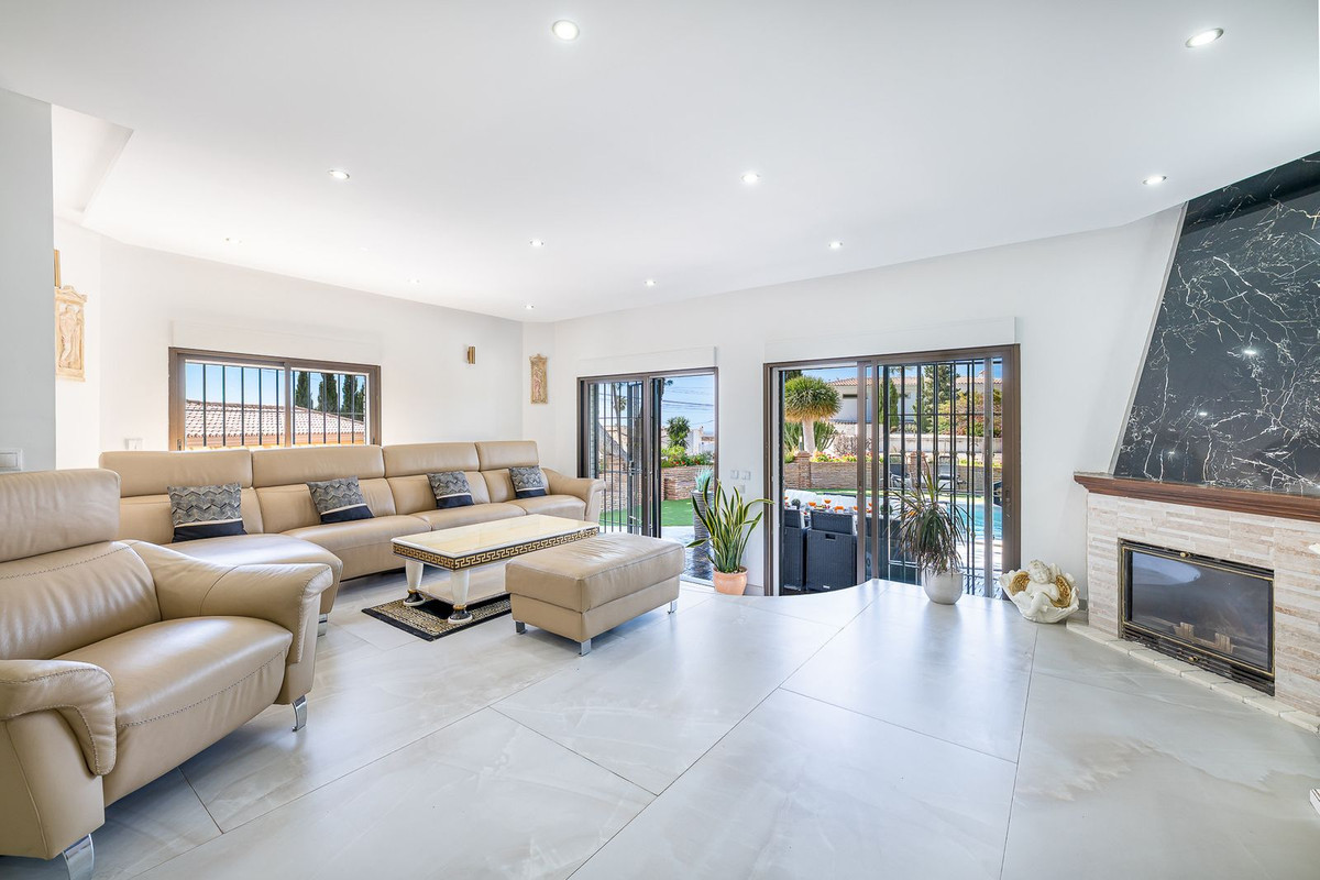 Se vende Villa - Chalet de 4 dormitorios en Costa Del Sol, Málaga, España