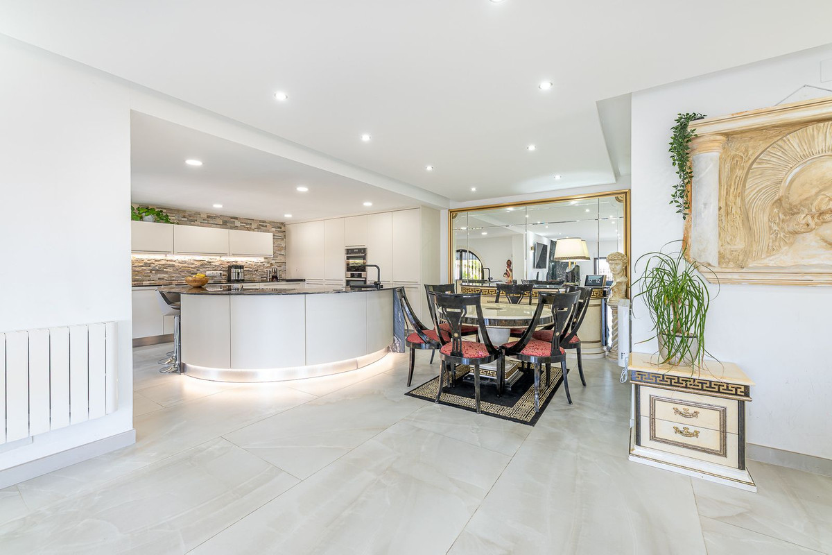 Se vende Villa - Chalet de 4 dormitorios en Costa Del Sol, Málaga, España