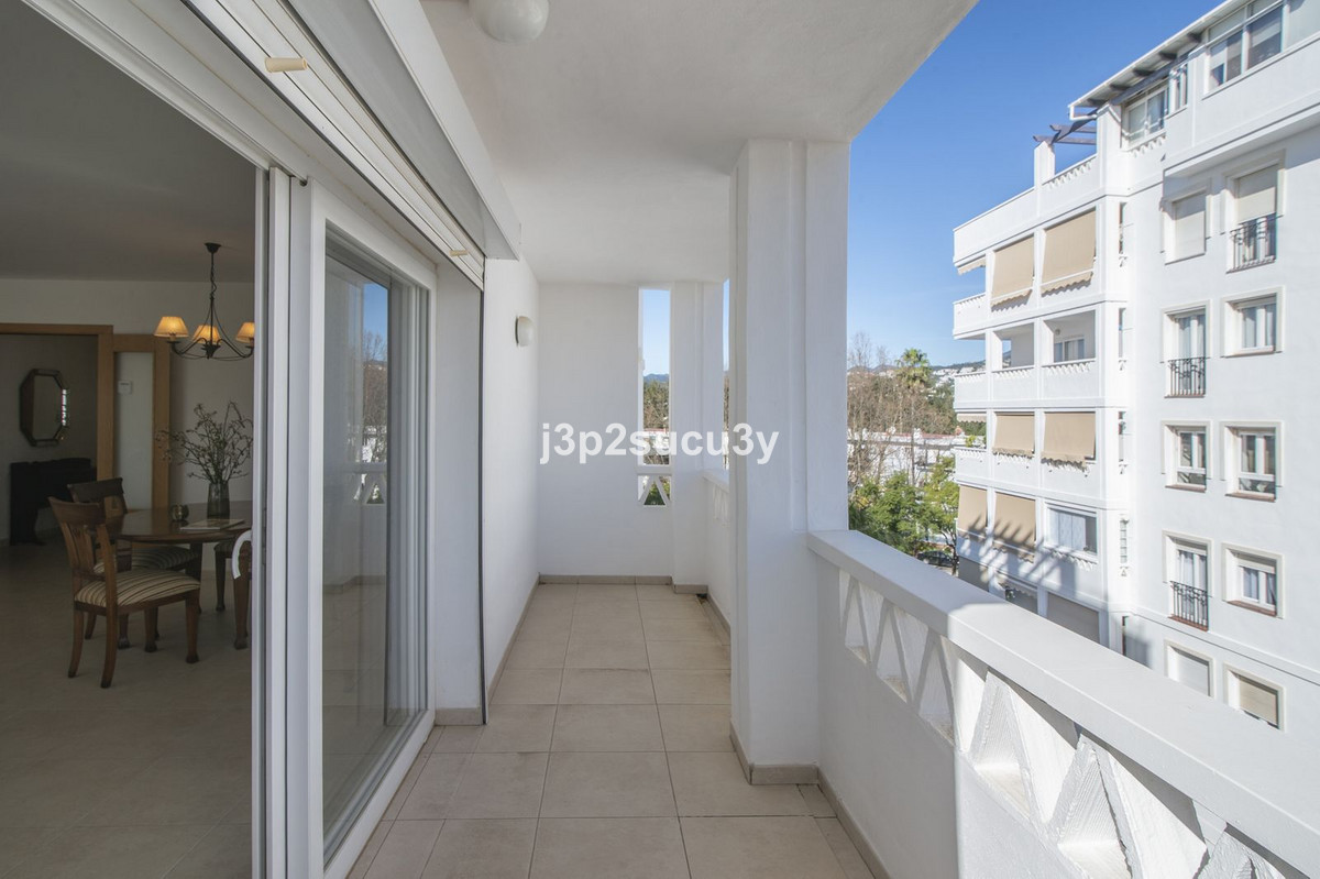 4 Bed Apartment for sale in La Campana Costa Del Sol, Málaga, Spain