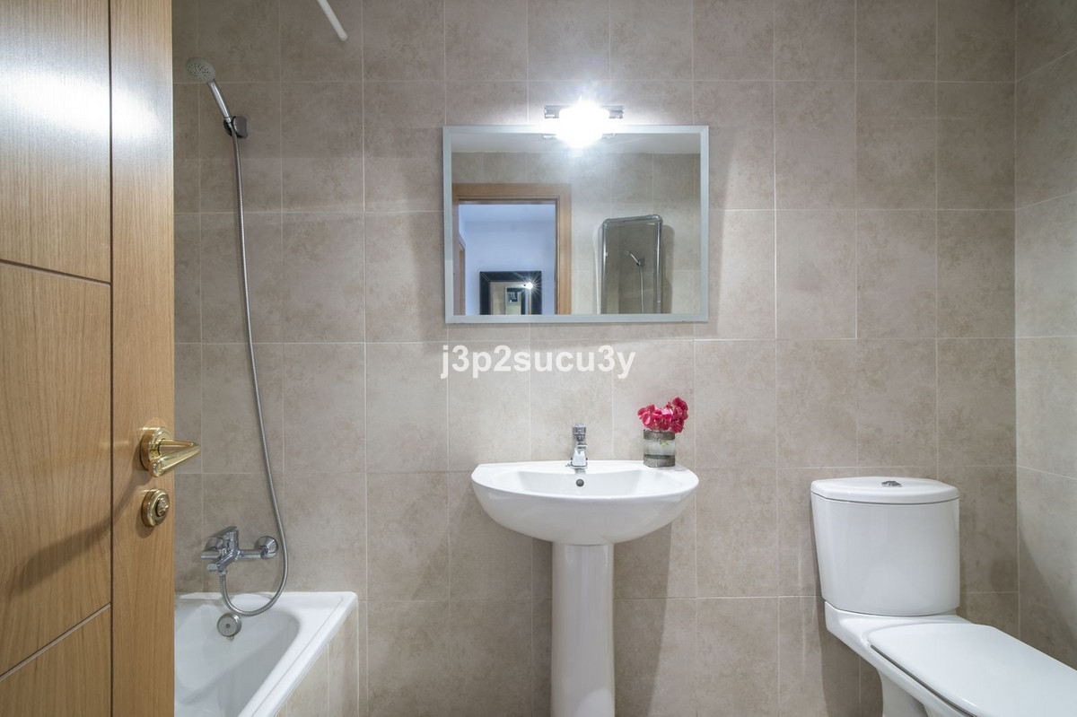 4 Bed Apartment for sale in La Campana Costa Del Sol, Málaga, Spain